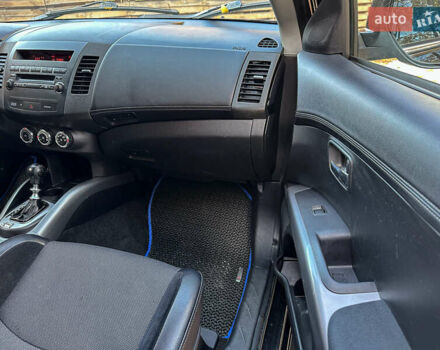 Черный Мицубиси Аутлендер, объемом двигателя 2.2 л и пробегом 226 тыс. км за 11500 $, фото 95 на Automoto.ua