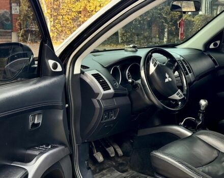 Черный Мицубиси Аутлендер, объемом двигателя 2 л и пробегом 300 тыс. км за 5500 $, фото 9 на Automoto.ua