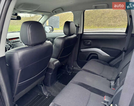 Чорний Міцубісі Аутлендер, об'ємом двигуна 2 л та пробігом 228 тис. км за 10550 $, фото 28 на Automoto.ua
