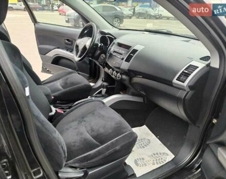 Чорний Міцубісі Аутлендер, об'ємом двигуна 2 л та пробігом 226 тис. км за 10750 $, фото 7 на Automoto.ua
