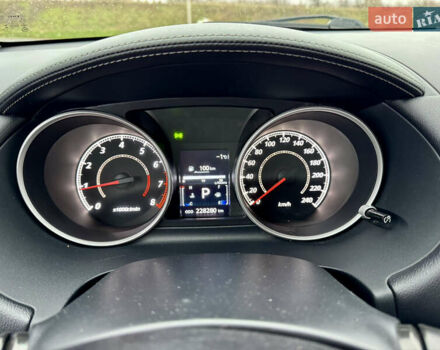 Чорний Міцубісі Аутлендер, об'ємом двигуна 2 л та пробігом 228 тис. км за 10550 $, фото 17 на Automoto.ua