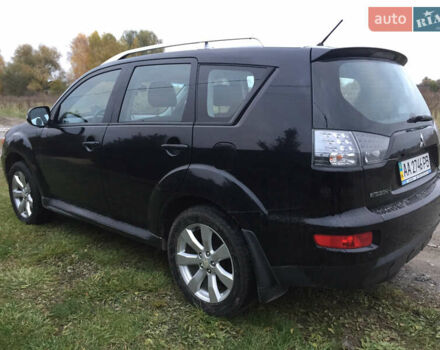 Черный Мицубиси Аутлендер, объемом двигателя 2.36 л и пробегом 315 тыс. км за 9700 $, фото 4 на Automoto.ua