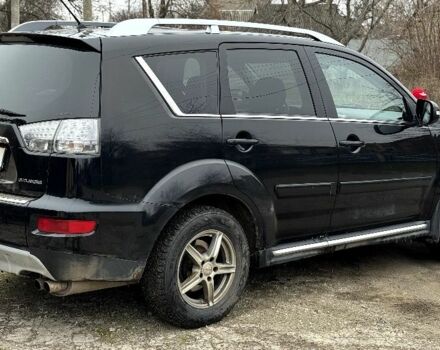 Черный Мицубиси Аутлендер, объемом двигателя 2 л и пробегом 300 тыс. км за 5500 $, фото 2 на Automoto.ua