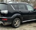 Черный Мицубиси Аутлендер, объемом двигателя 2 л и пробегом 300 тыс. км за 5500 $, фото 2 на Automoto.ua