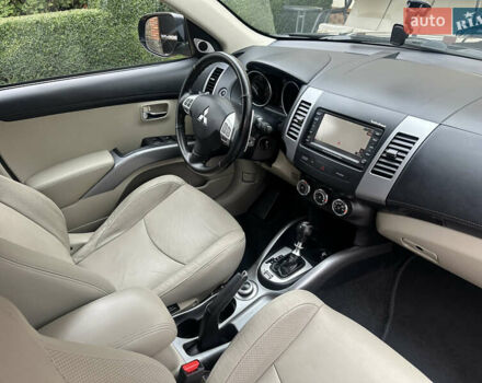 Чорний Міцубісі Аутлендер, об'ємом двигуна 2.2 л та пробігом 216 тис. км за 12000 $, фото 15 на Automoto.ua