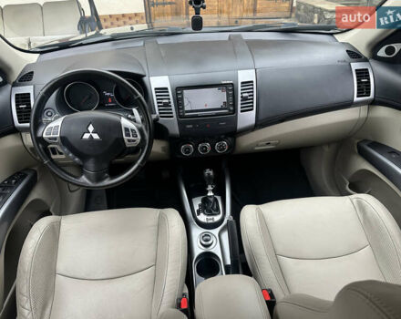 Чорний Міцубісі Аутлендер, об'ємом двигуна 2.2 л та пробігом 216 тис. км за 12000 $, фото 13 на Automoto.ua