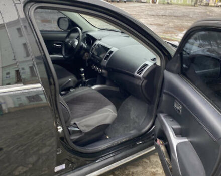 Черный Мицубиси Аутлендер, объемом двигателя 2.27 л и пробегом 233 тыс. км за 10500 $, фото 10 на Automoto.ua