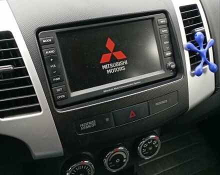 Черный Мицубиси Аутлендер, объемом двигателя 2.3 л и пробегом 255 тыс. км за 11200 $, фото 3 на Automoto.ua