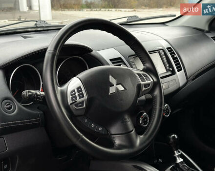 Міцубісі Аутлендер 2011 у Бердичеве на Automoto.ua Чорний Міцубісі Аутлендер, об'ємом двигуна 2.2 л та пробігом 237 тис. км за 11499 $, фото 36 на Automoto.ua