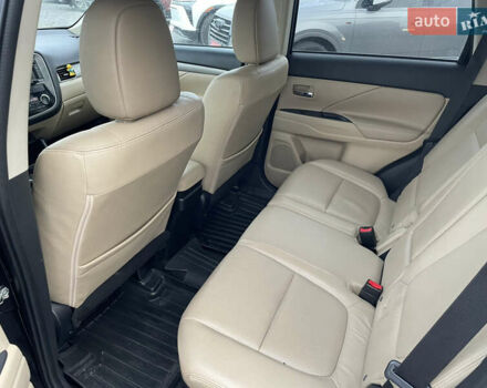 Чорний Міцубісі Аутлендер, об'ємом двигуна 2.27 л та пробігом 203 тис. км за 12600 $, фото 12 на Automoto.ua