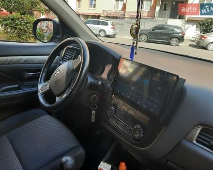 Черный Мицубиси Аутлендер, объемом двигателя 2.27 л и пробегом 256 тыс. км за 13600 $, фото 9 на Automoto.ua