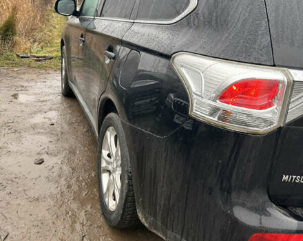 Черный Мицубиси Аутлендер, объемом двигателя 2.27 л и пробегом 202 тыс. км за 13100 $, фото 4 на Automoto.ua