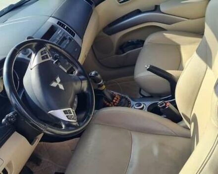 Черный Мицубиси Аутлендер, объемом двигателя 2.27 л и пробегом 195 тыс. км за 10500 $, фото 5 на Automoto.ua