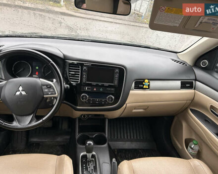 Черный Мицубиси Аутлендер, объемом двигателя 2.27 л и пробегом 202 тыс. км за 13100 $, фото 7 на Automoto.ua