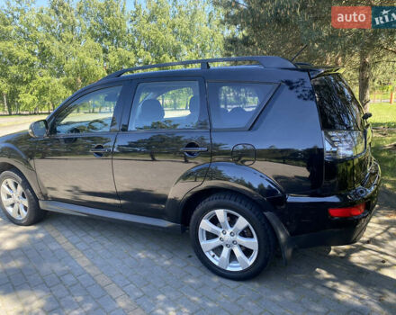 Черный Мицубиси Аутлендер, объемом двигателя 2.36 л и пробегом 155 тыс. км за 9000 $, фото 2 на Automoto.ua