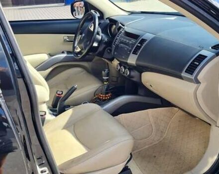 Черный Мицубиси Аутлендер, объемом двигателя 2.27 л и пробегом 195 тыс. км за 10500 $, фото 4 на Automoto.ua