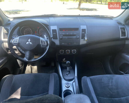 Черный Мицубиси Аутлендер, объемом двигателя 2.36 л и пробегом 155 тыс. км за 9000 $, фото 4 на Automoto.ua