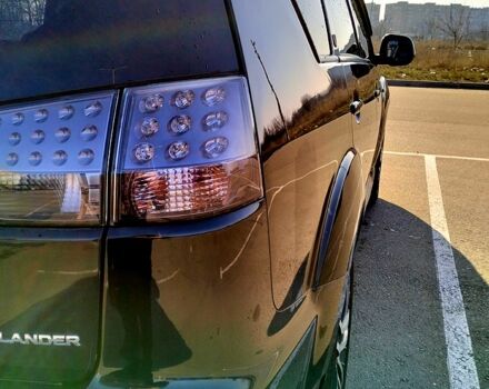 Черный Мицубиси Аутлендер, объемом двигателя 2.4 л и пробегом 140 тыс. км за 10500 $, фото 3 на Automoto.ua