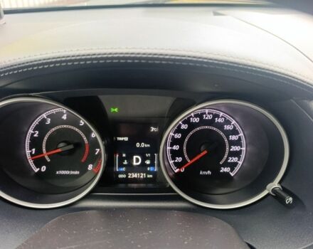 Черный Мицубиси Аутлендер, объемом двигателя 2 л и пробегом 235 тыс. км за 10300 $, фото 2 на Automoto.ua