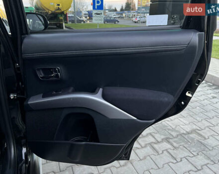 Чорний Міцубісі Аутлендер, об'ємом двигуна 2.3 л та пробігом 124 тис. км за 11999 $, фото 79 на Automoto.ua