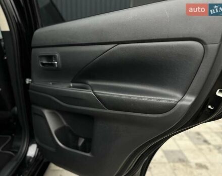 Чорний Міцубісі Аутлендер, об'ємом двигуна 2 л та пробігом 213 тис. км за 13888 $, фото 32 на Automoto.ua