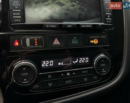 Чорний Міцубісі Аутлендер, об'ємом двигуна 2 л та пробігом 213 тис. км за 13888 $, фото 38 на Automoto.ua