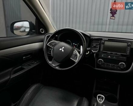 Чорний Міцубісі Аутлендер, об'ємом двигуна 2 л та пробігом 213 тис. км за 13888 $, фото 24 на Automoto.ua