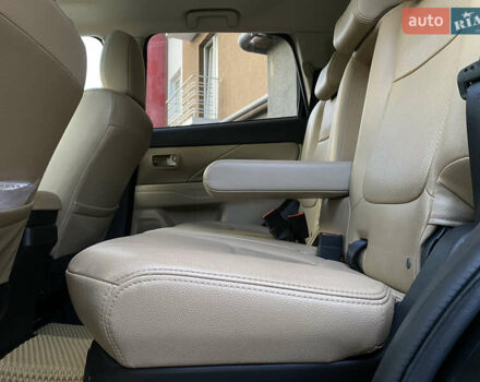 Черный Мицубиси Аутлендер, объемом двигателя 2.27 л и пробегом 241 тыс. км за 14400 $, фото 46 на Automoto.ua