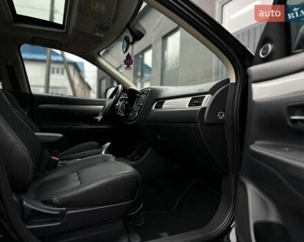 Чорний Міцубісі Аутлендер, об'ємом двигуна 2 л та пробігом 213 тис. км за 13888 $, фото 21 на Automoto.ua