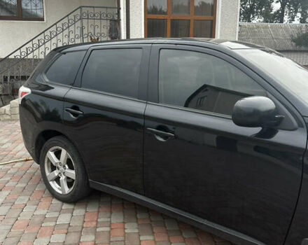 Черный Мицубиси Аутлендер, объемом двигателя 2.36 л и пробегом 70 тыс. км за 9000 $, фото 3 на Automoto.ua