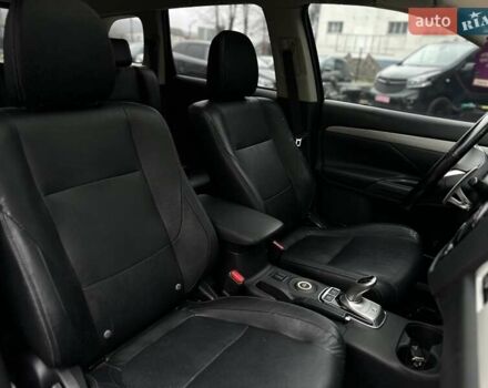 Чорний Міцубісі Аутлендер, об'ємом двигуна 2 л та пробігом 213 тис. км за 13888 $, фото 22 на Automoto.ua