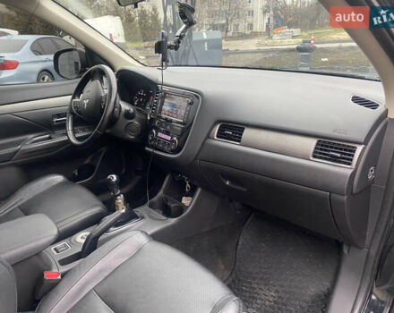 Черный Мицубиси Аутлендер, объемом двигателя 2.27 л и пробегом 280 тыс. км за 11808 $, фото 11 на Automoto.ua