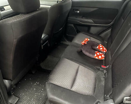 Черный Мицубиси Аутлендер, объемом двигателя 2.36 л и пробегом 70 тыс. км за 9000 $, фото 10 на Automoto.ua