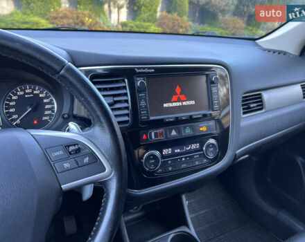 Черный Мицубиси Аутлендер, объемом двигателя 2 л и пробегом 190 тыс. км за 12500 $, фото 31 на Automoto.ua