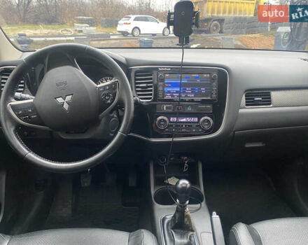 Черный Мицубиси Аутлендер, объемом двигателя 2.27 л и пробегом 280 тыс. км за 11808 $, фото 13 на Automoto.ua