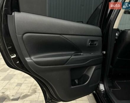 Чорний Міцубісі Аутлендер, об'ємом двигуна 2 л та пробігом 213 тис. км за 13888 $, фото 31 на Automoto.ua