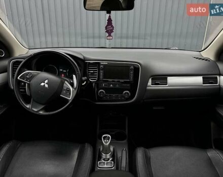 Чорний Міцубісі Аутлендер, об'ємом двигуна 2 л та пробігом 213 тис. км за 13888 $, фото 25 на Automoto.ua