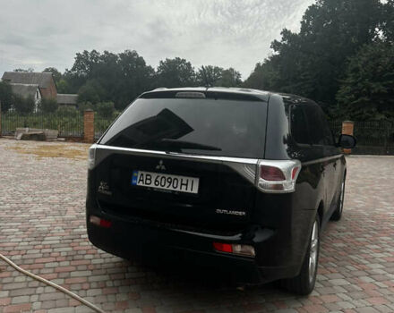 Черный Мицубиси Аутлендер, объемом двигателя 2.36 л и пробегом 70 тыс. км за 9000 $, фото 4 на Automoto.ua