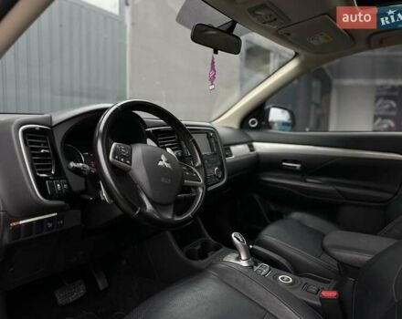Чорний Міцубісі Аутлендер, об'ємом двигуна 2 л та пробігом 213 тис. км за 13888 $, фото 14 на Automoto.ua