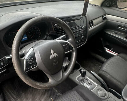 Черный Мицубиси Аутлендер, объемом двигателя 2.36 л и пробегом 70 тыс. км за 9000 $, фото 9 на Automoto.ua