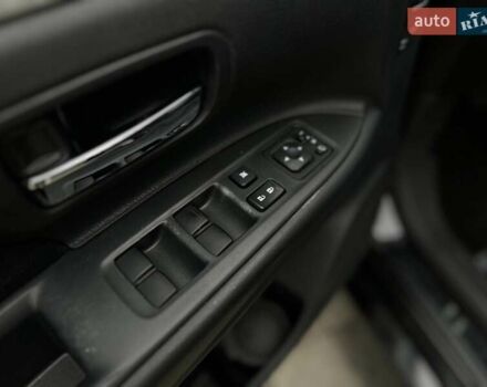 Чорний Міцубісі Аутлендер, об'ємом двигуна 2 л та пробігом 213 тис. км за 13888 $, фото 19 на Automoto.ua