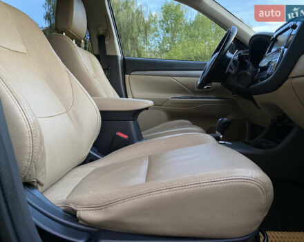 Черный Мицубиси Аутлендер, объемом двигателя 2.27 л и пробегом 241 тыс. км за 14400 $, фото 28 на Automoto.ua