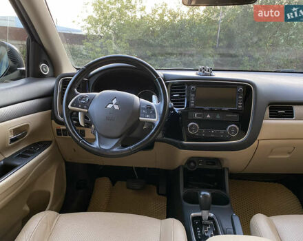 Черный Мицубиси Аутлендер, объемом двигателя 2.27 л и пробегом 241 тыс. км за 14400 $, фото 53 на Automoto.ua