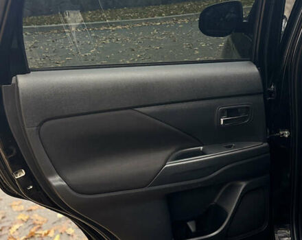 Міцубісі Аутлендер 2013 у Броварах на Automoto.ua Чорний Міцубісі Аутлендер, об'ємом двигуна 2.36 л та пробігом 168 тис. км за 11700 $, фото 19 на Automoto.ua