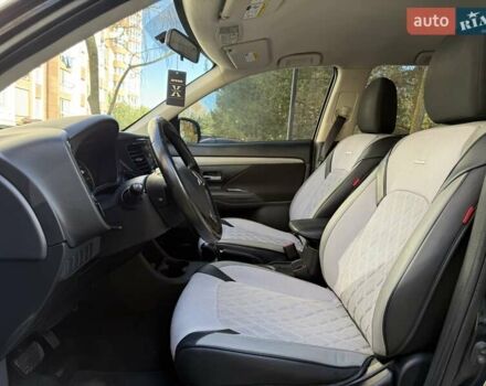 Черный Мицубиси Аутлендер, объемом двигателя 2.4 л и пробегом 270 тыс. км за 12500 $, фото 18 на Automoto.ua