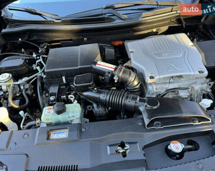 Чорний Міцубісі Аутлендер, об'ємом двигуна 2 л та пробігом 173 тис. км за 15299 $, фото 125 на Automoto.ua