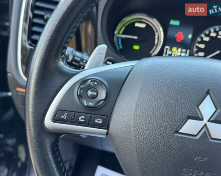 Чорний Міцубісі Аутлендер, об'ємом двигуна 2 л та пробігом 173 тис. км за 15299 $, фото 86 на Automoto.ua