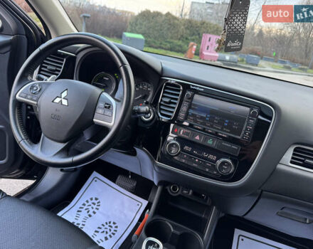 Чорний Міцубісі Аутлендер, об'ємом двигуна 2 л та пробігом 157 тис. км за 15299 $, фото 87 на Automoto.ua