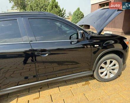 Чорний Міцубісі Аутлендер, об'ємом двигуна 2 л та пробігом 211 тис. км за 9500 $, фото 4 на Automoto.ua