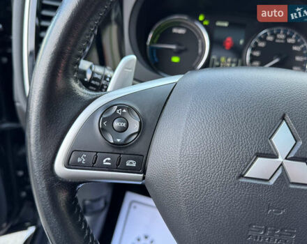 Чорний Міцубісі Аутлендер, об'ємом двигуна 2 л та пробігом 157 тис. км за 15299 $, фото 75 на Automoto.ua